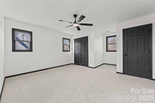 8 Indian Ridge Road, Asheville, NC 28803