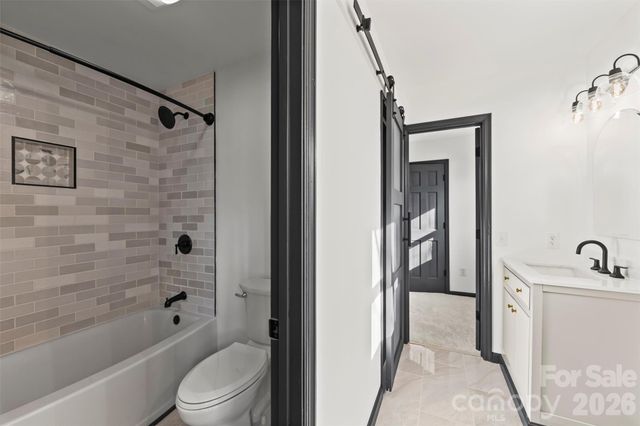 8 Indian Ridge Road, Asheville, NC 28803