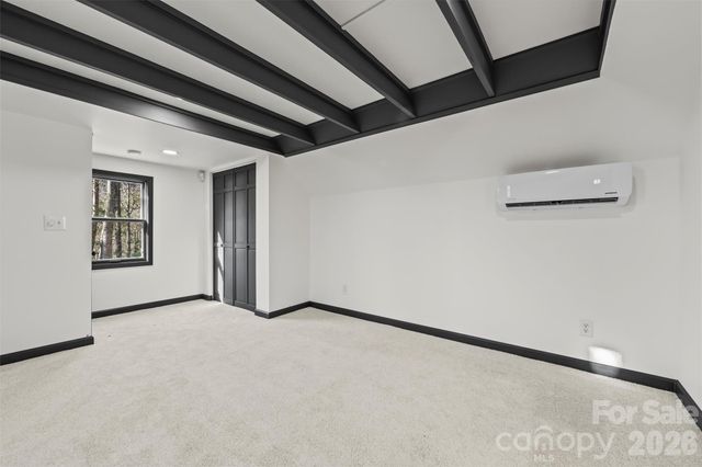 8 Indian Ridge Road, Asheville, NC 28803