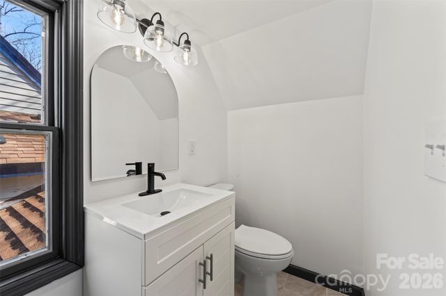 8 Indian Ridge Road, Asheville, NC 28803