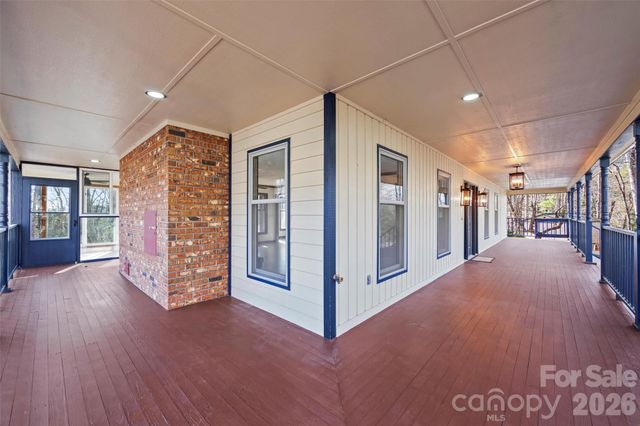 8 Indian Ridge Road, Asheville, NC 28803