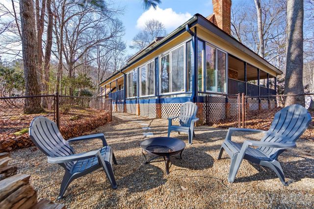 8 Indian Ridge Road, Asheville, NC 28803