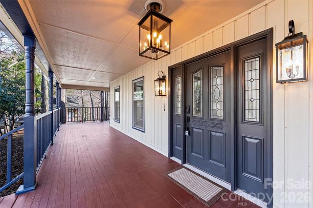 8 Indian Ridge Road, Asheville, NC 28803