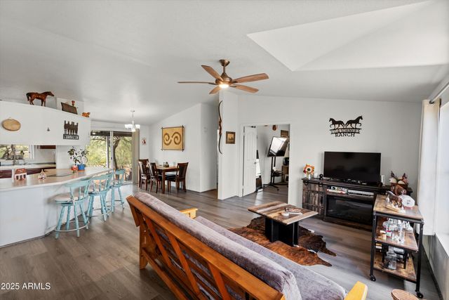 38644 N 12TH Street, Phoenix, AZ 85086