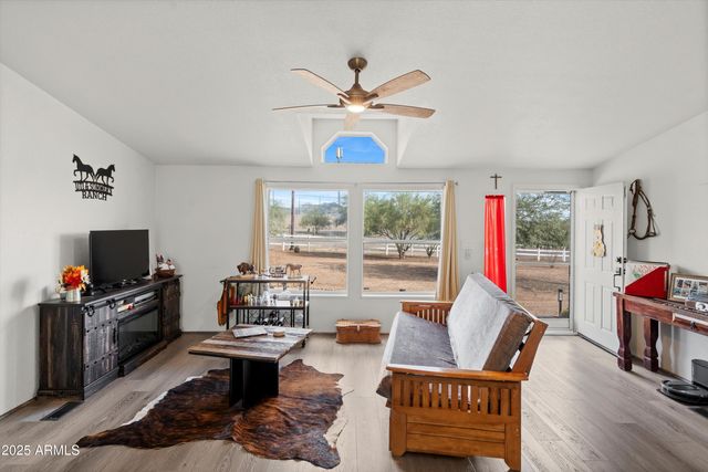 38644 N 12TH Street, Phoenix, AZ 85086