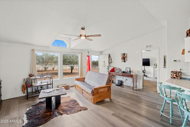 38644 N 12TH Street, Phoenix, AZ 85086