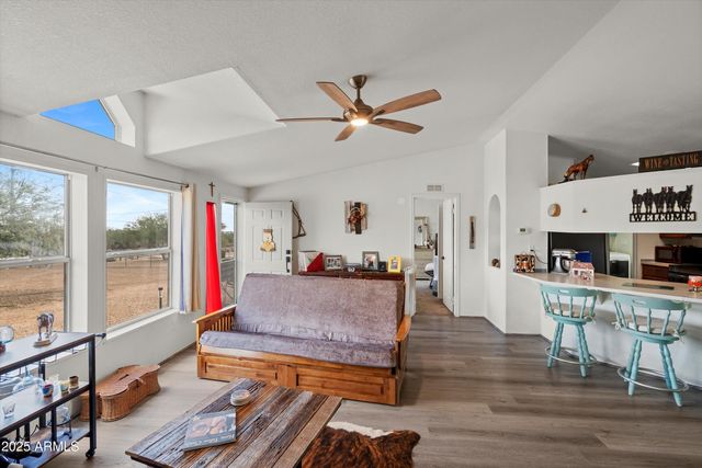 38644 N 12TH Street, Phoenix, AZ 85086