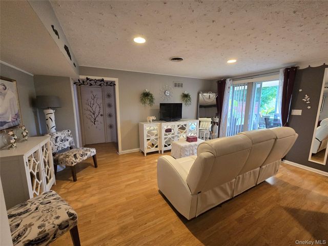 37 Valhalla Road, Carmel, NY 10512