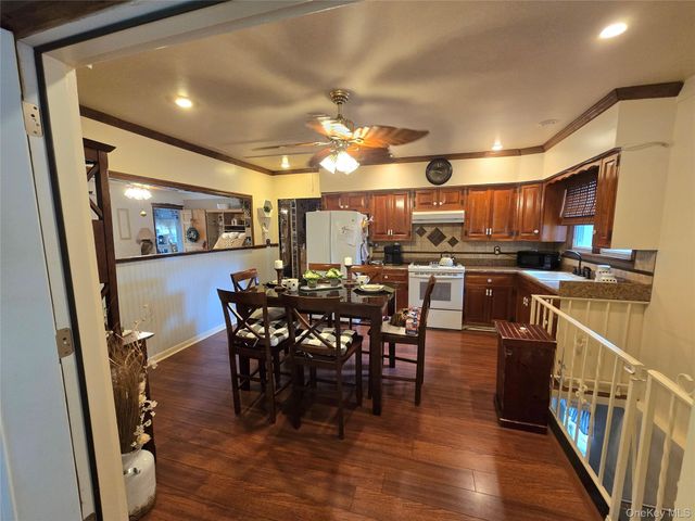 37 Valhalla Road, Carmel, NY 10512