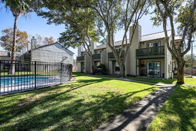 302 Saint Andrews St J-101, Rockport, TX 78382