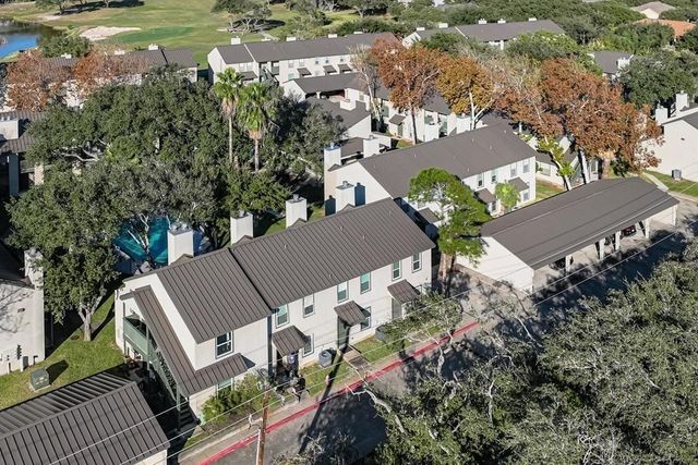 302 Saint Andrews St J-101, Rockport, TX 78382