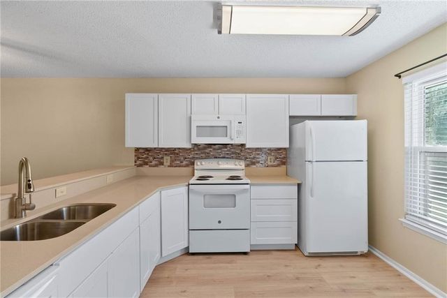 302 Saint Andrews St J-101, Rockport, TX 78382