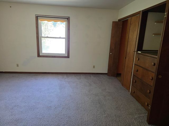 734 N Stewart Avenue, Fremont, MI 49412