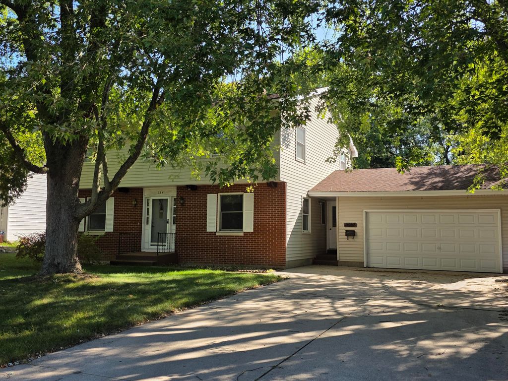 734 N Stewart Avenue, Fremont, MI 49412