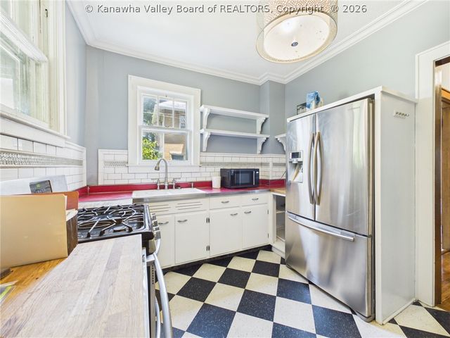 514 9th Avenue, Huntington, WV 25701