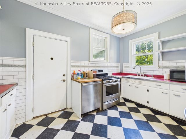 514 9th Avenue, Huntington, WV 25701