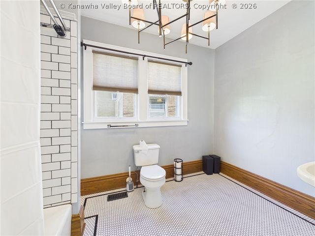 514 9th Avenue, Huntington, WV 25701