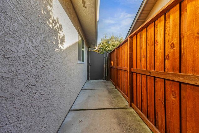 545 N Daubenberger Rd, Turlock, CA 95380