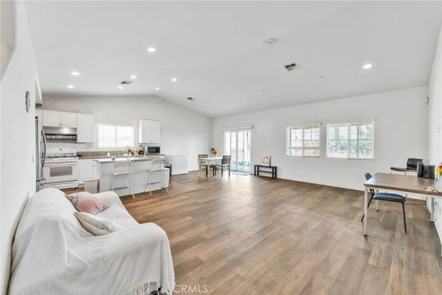 2492 E Williamsburg, Ontario, CA 91761