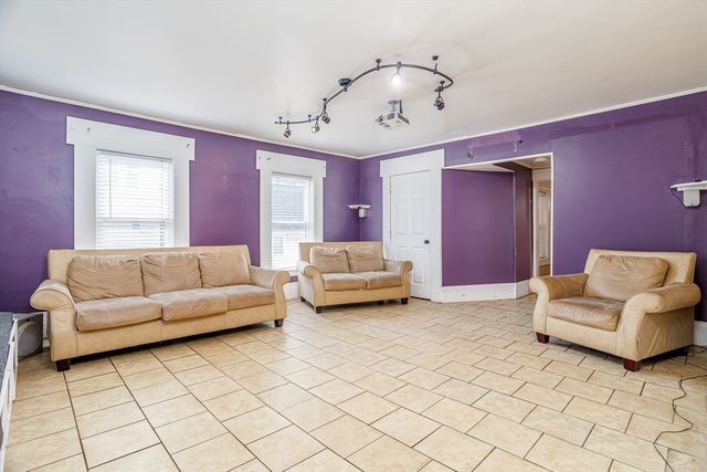 90 Mechanic St, Fitchburg, MA 01420