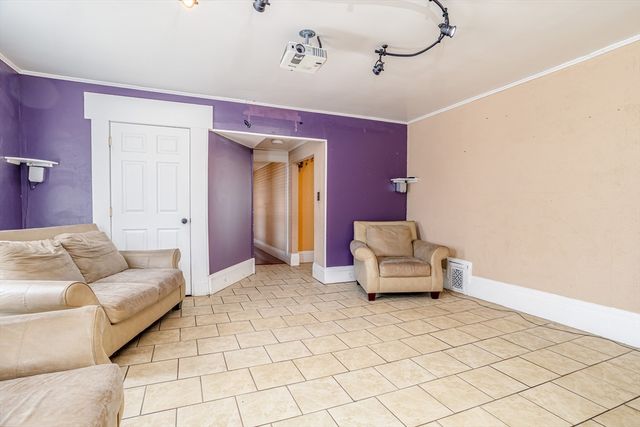 90 Mechanic St, Fitchburg, MA 01420