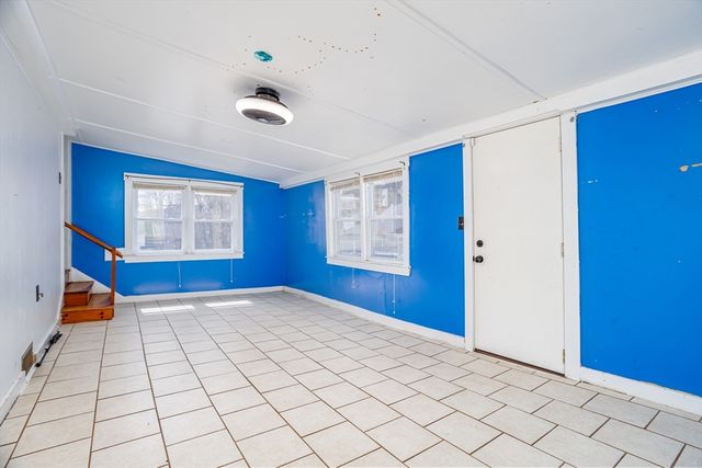 90 Mechanic St, Fitchburg, MA 01420