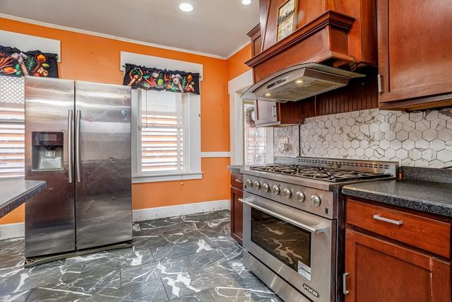 90 Mechanic St, Fitchburg, MA 01420