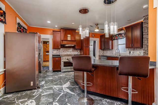 90 Mechanic St, Fitchburg, MA 01420