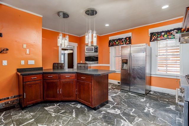 90 Mechanic St, Fitchburg, MA 01420