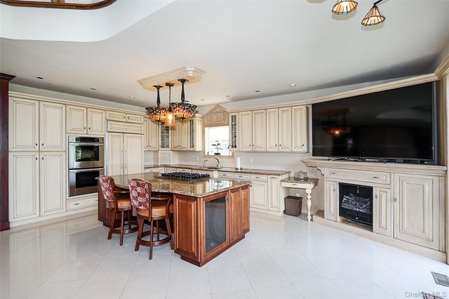 259 Altessa Boulevard, Melville, NY 11747