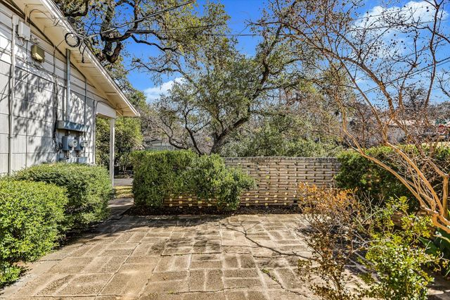 1000 Possum Trot ST, Austin, TX 78703