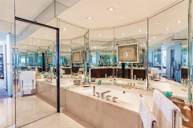 300 S Pointe Dr 1604, Miami Beach, FL 33139