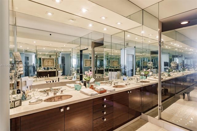 300 S Pointe Dr 1604, Miami Beach, FL 33139