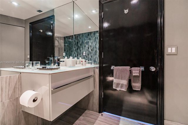 300 S Pointe Dr 1604, Miami Beach, FL 33139