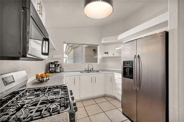 7803 Ravenhollow Lane, Las Vegas, NV 89145