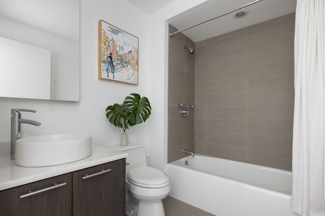 110 Stuart St 21B, Boston, MA 02116