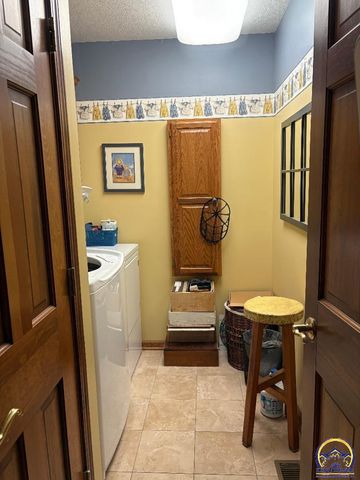 3736 SW Summerfield DR, Topeka, KS 66610