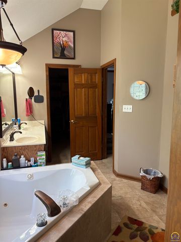 3736 SW Summerfield DR, Topeka, KS 66610
