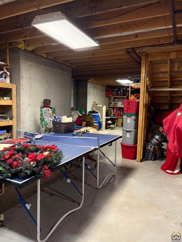 3736 SW Summerfield DR, Topeka, KS 66610