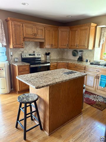 3736 SW Summerfield DR, Topeka, KS 66610