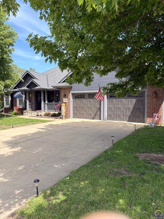3736 SW Summerfield DR, Topeka, KS 66610