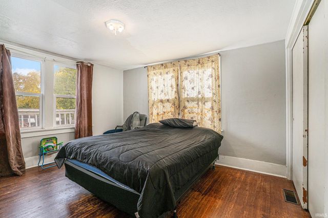 2009 Roys Avenue, Elkhart, IN 46516