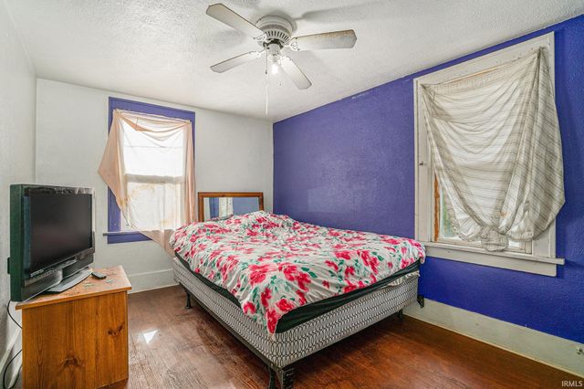 2009 Roys Avenue, Elkhart, IN 46516