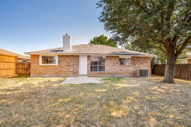 2678 Fairmont Drive, Grand Prairie, TX 75052