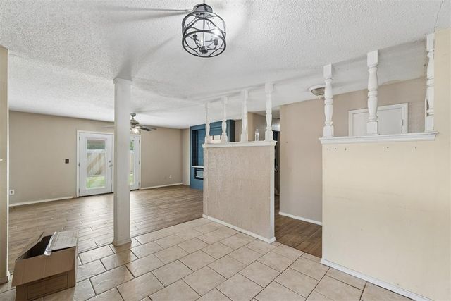 207 Del Mar Drive, Yukon, OK 73099