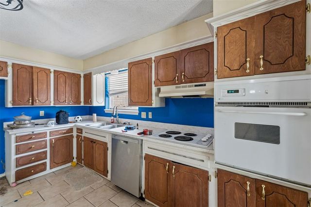 207 Del Mar Drive, Yukon, OK 73099