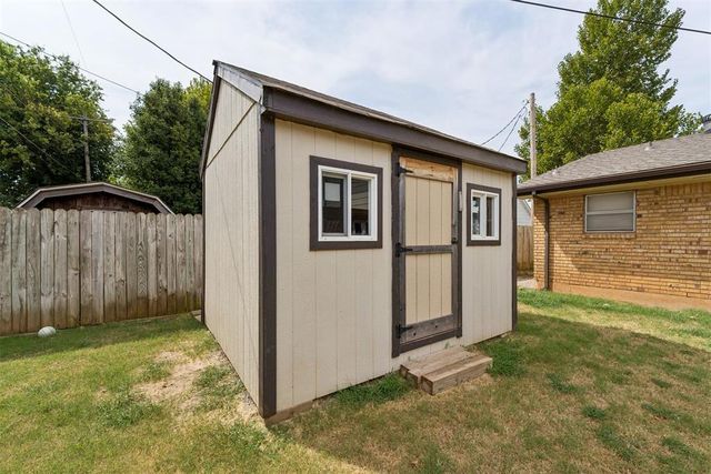 207 Del Mar Drive, Yukon, OK 73099