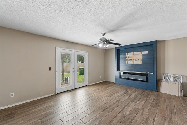 207 Del Mar Drive, Yukon, OK 73099