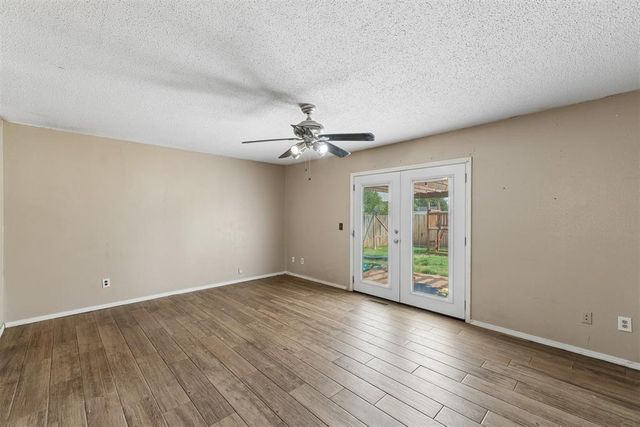 207 Del Mar Drive, Yukon, OK 73099