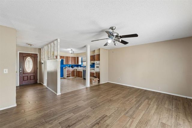 207 Del Mar Drive, Yukon, OK 73099